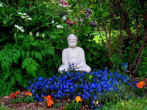 Garden_Buddha_in_the_spring.jpg
